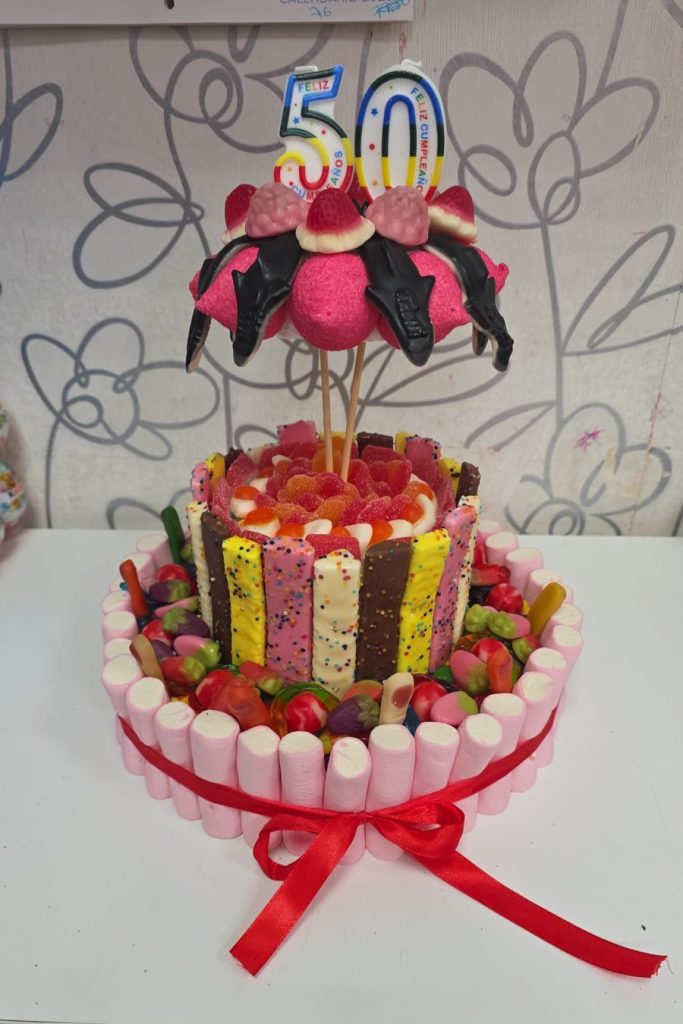 Tarta de chuches personalizada de 50 cumpleaños
